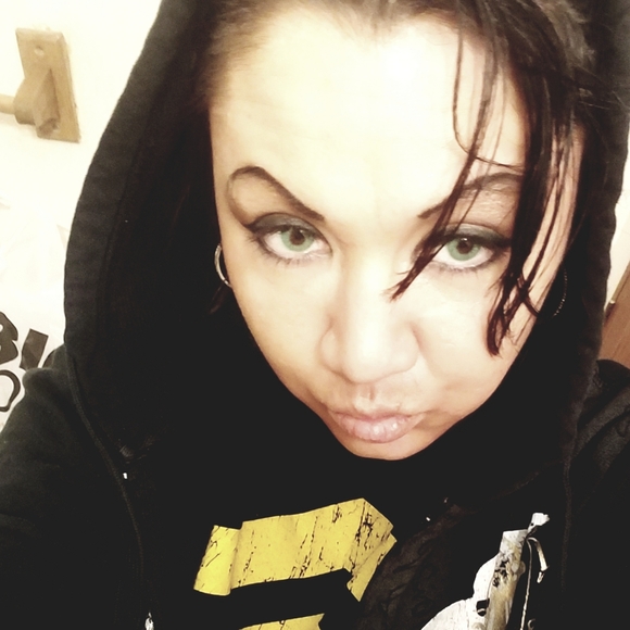 Meet your Posher, Noelle - Picture 2 of 2